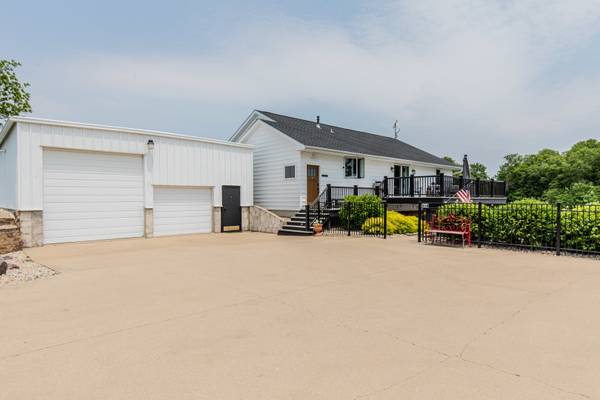 3980 E 4th RD, Mendota, IL 61342
