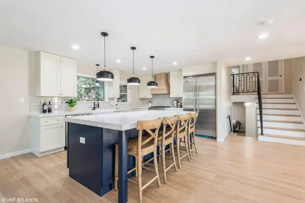 Wilmette, IL 60091,725 Locust RD
