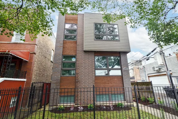 2342 N Hamlin AVE, Chicago, IL 60647