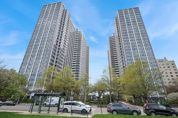 Chicago, IL 60613,4250 N Marine DR #1936