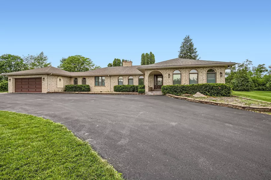 406 Lauder LN, Inverness, IL 60067