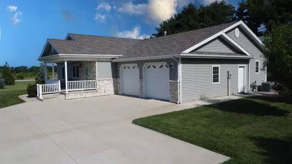 Crescent City, IL 60928,112 North ST