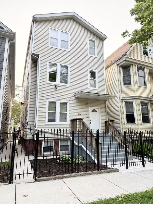 3238 N Whipple ST, Chicago, IL 60618