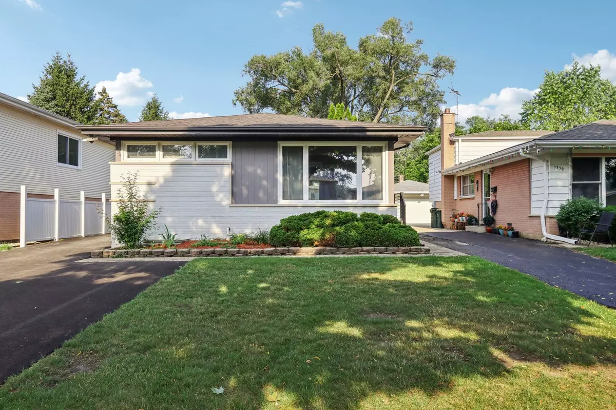 Arlington Heights, IL 60005,1334 S Dunton AVE