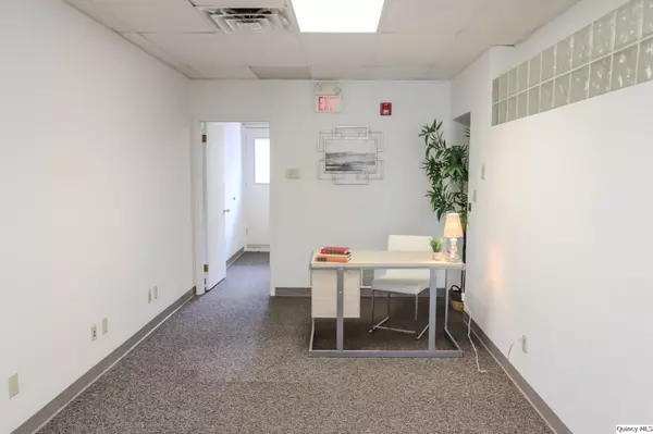Quincy, IL 62301,1112-1128 Broadway Suite B