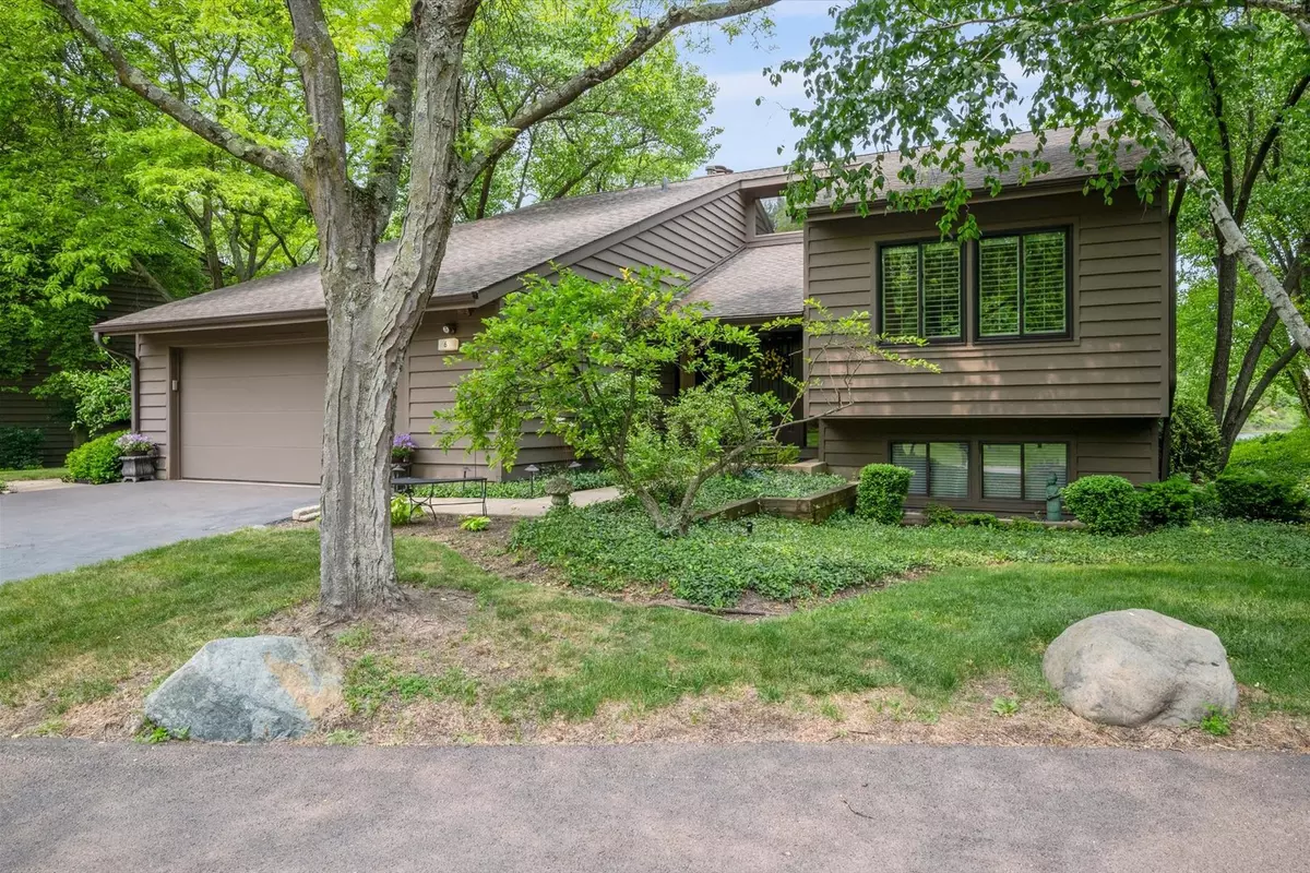 St. Charles, IL 60174,6 Lakewood CIR