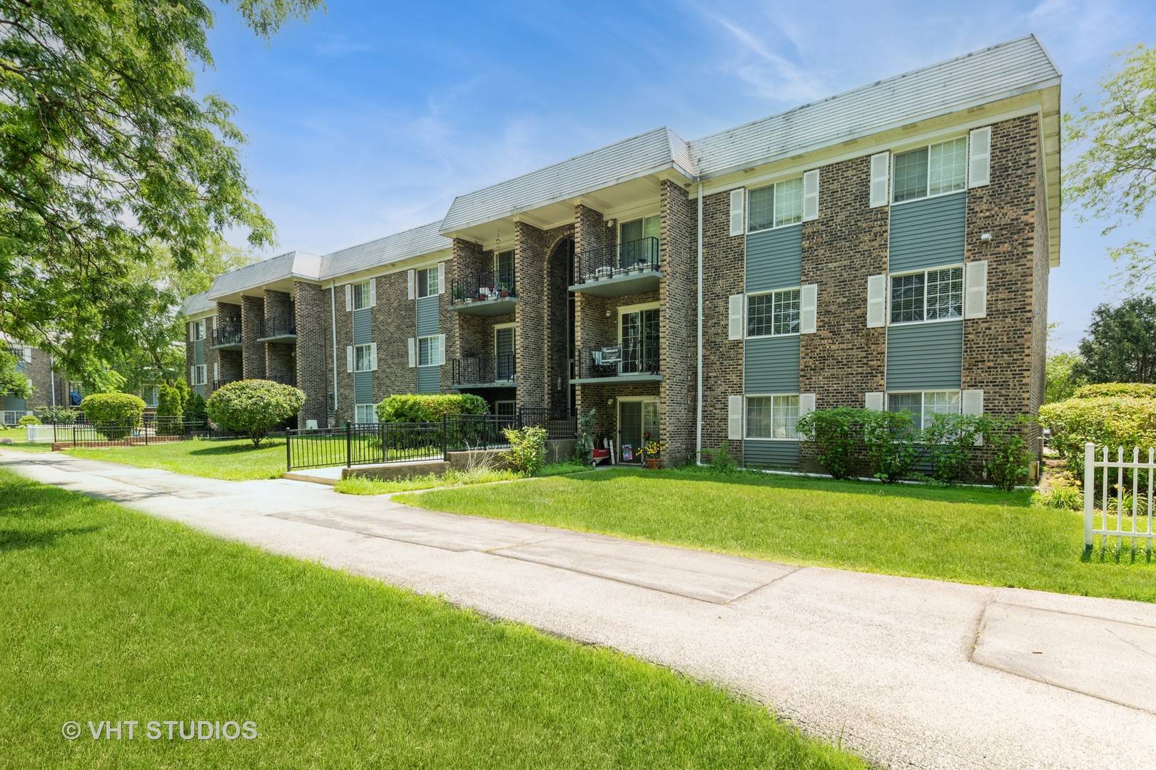 Arlington Heights, IL 60004,1511 N Windsor DR #305