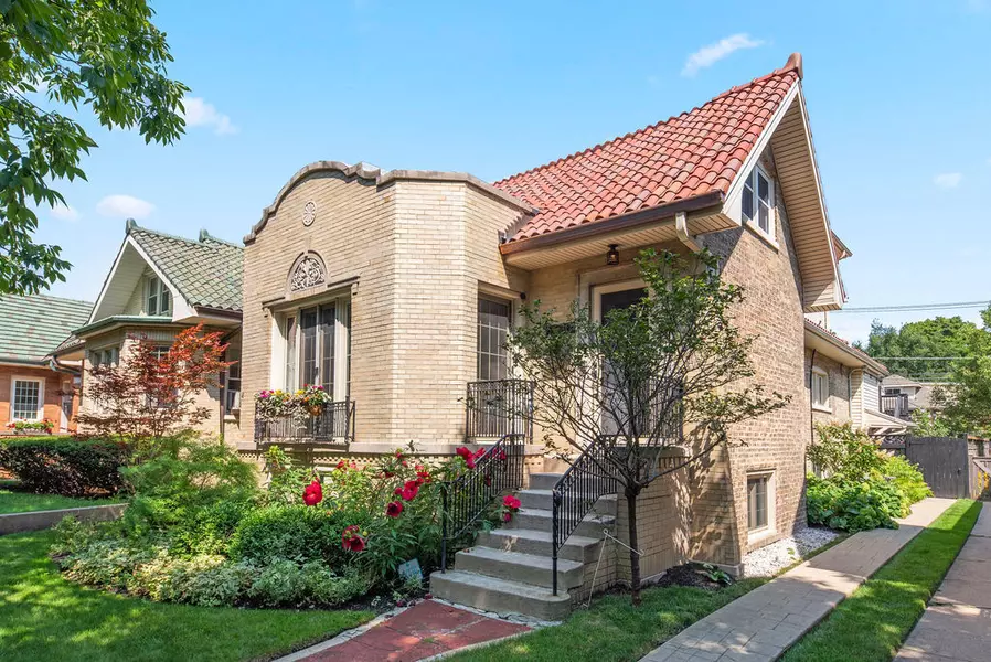 2530 W Morse AVE, Chicago, IL 60645