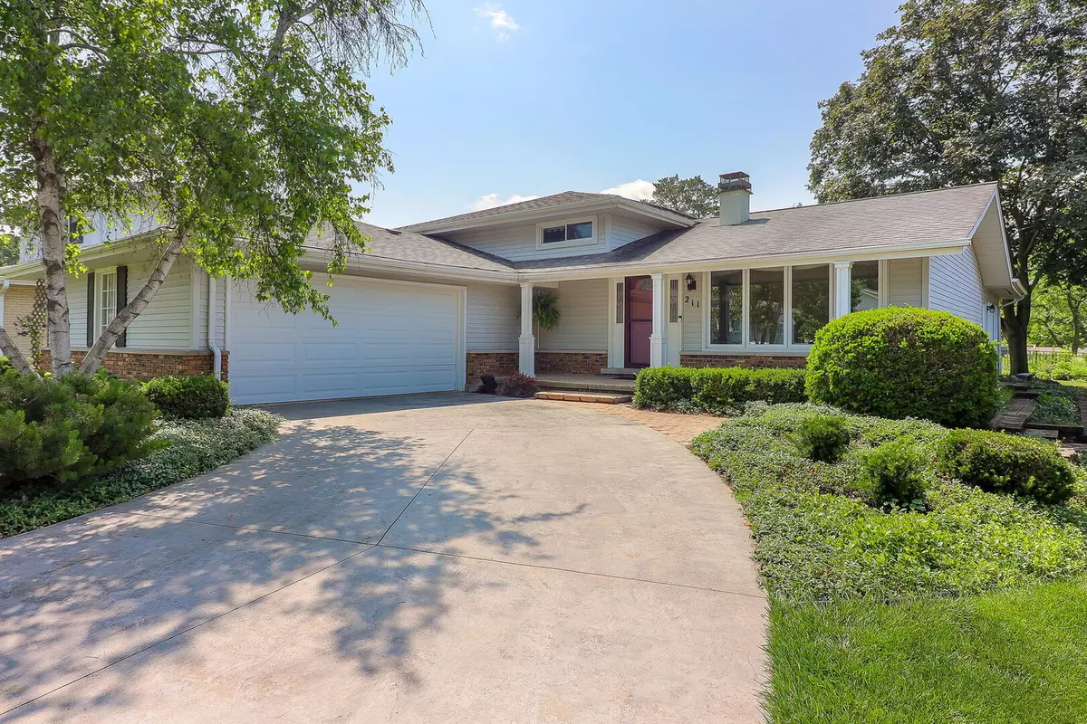 Westmont, IL 60559,211 James DR