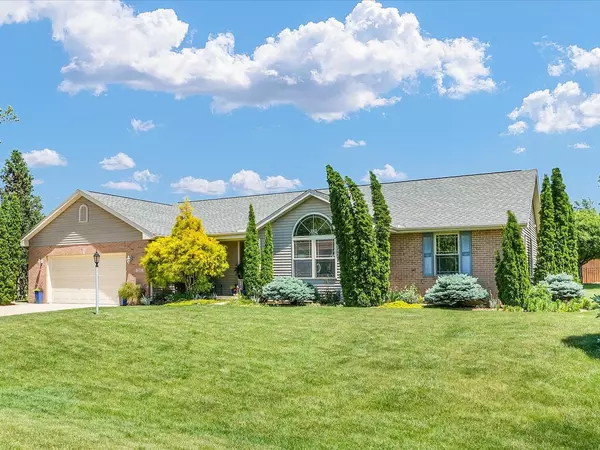 206 Wilsey LN, Sidney, IL 61877