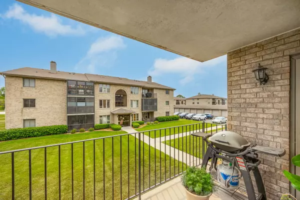 Crestwood, IL 60418,13935 Le Claire AVE #307