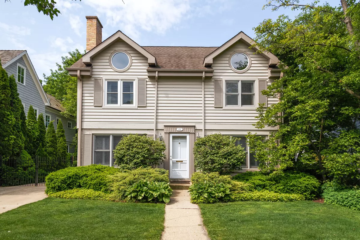 Winnetka, IL 60093,674 Foxdale AVE