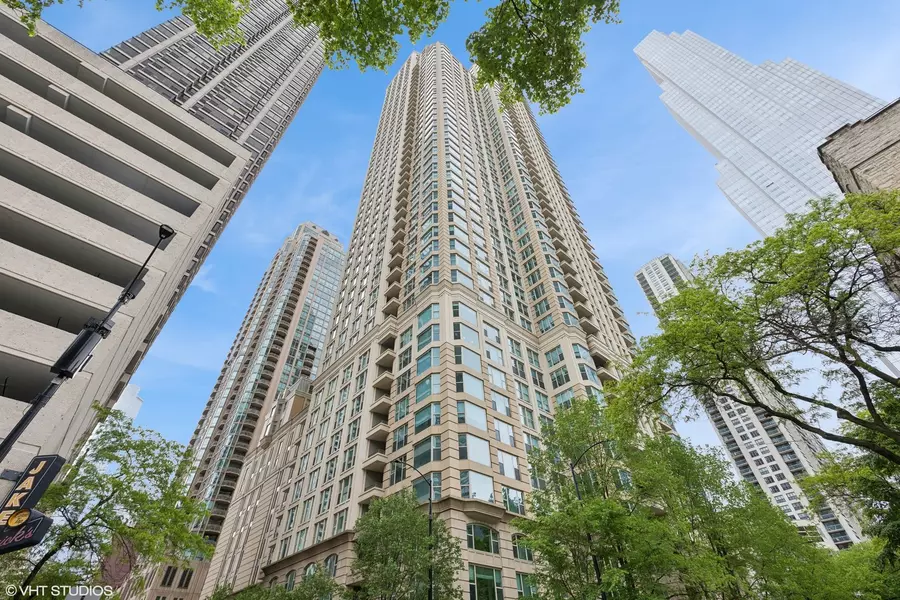 25 E SUPERIOR ST #3004, Chicago, IL 60611