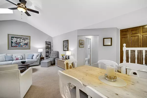 Naperville, IL 60563,986 West CT #C