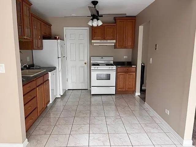 Schaumburg, IL 60193,1544 WILLIAMSBURG AVE #B2