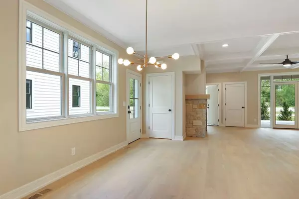 Fontana, WI 53125,571 Mill ST #1