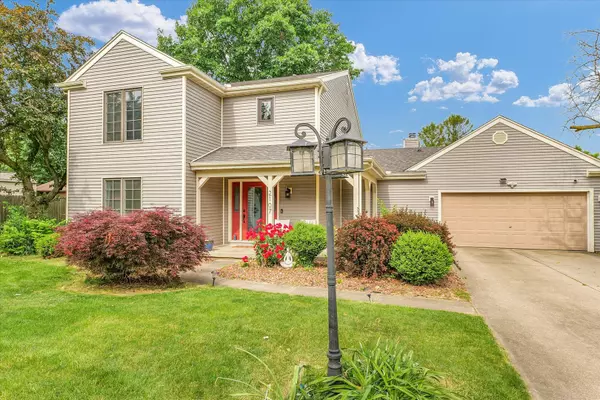 2107 Woodland Glen LN, Champaign, IL 61822