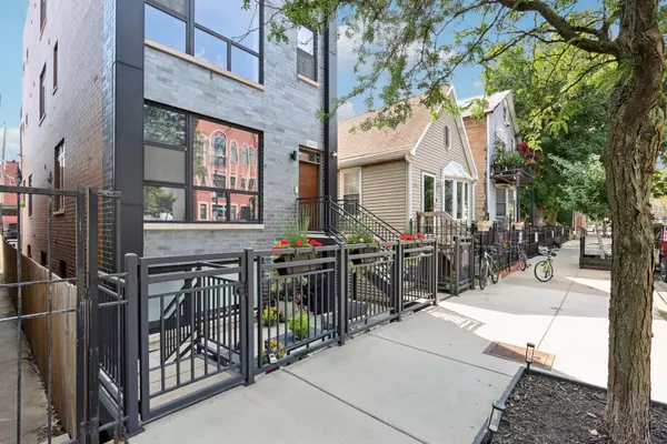 Chicago, IL 60608,1631 S Carpenter ST #3
