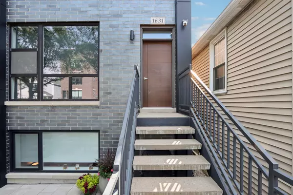 Chicago, IL 60608,1631 S Carpenter ST #3