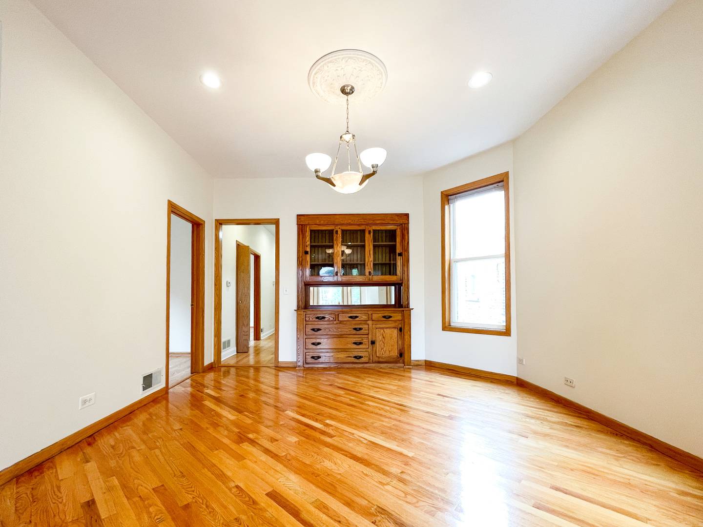 Chicago, IL 60640,1613 W Berwyn AVE #2