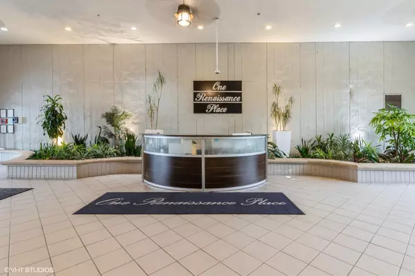 Palatine, IL 60067,1 Renaissance PL #1018