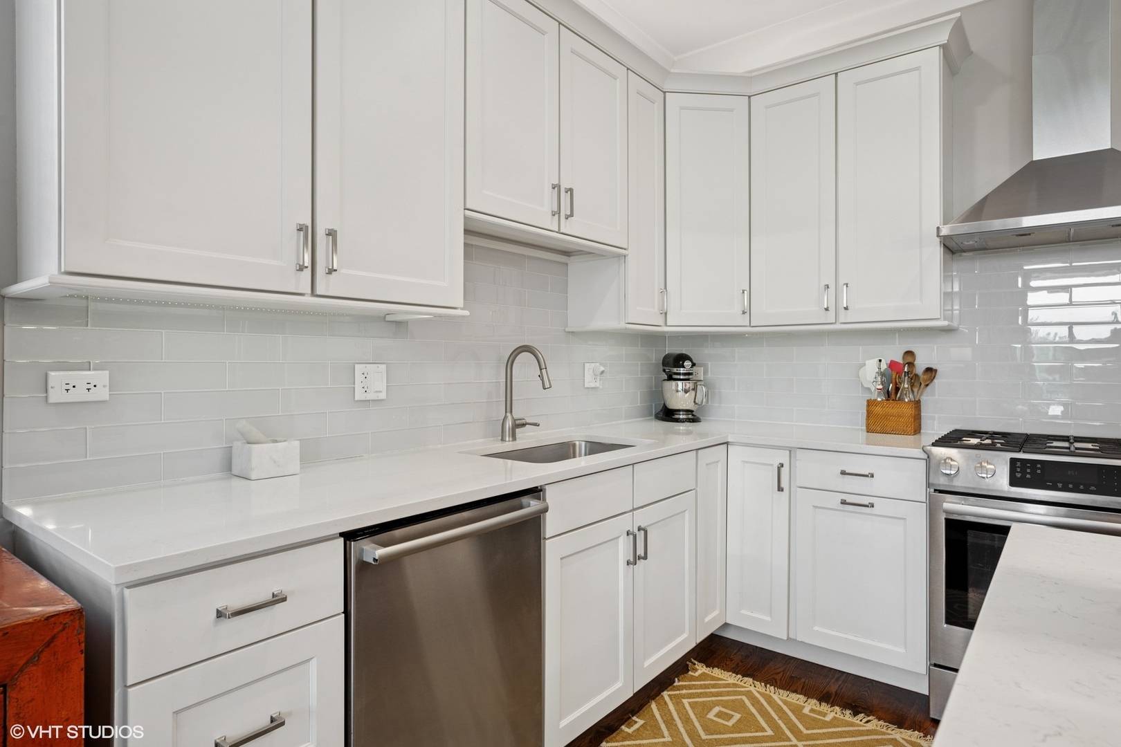 Chicago, IL 60640,5455 N Ravenswood AVE #3N