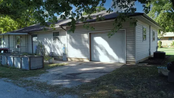 Crescent City, IL 60928,202 N Grant ST