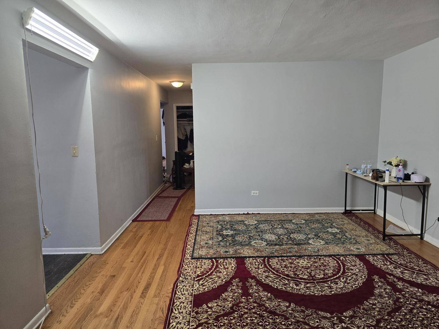 Skokie, IL 60076,8030 Knox AVE #3W