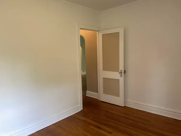 Oak Park, IL 60302,148 N AUSTIN AVE #3N