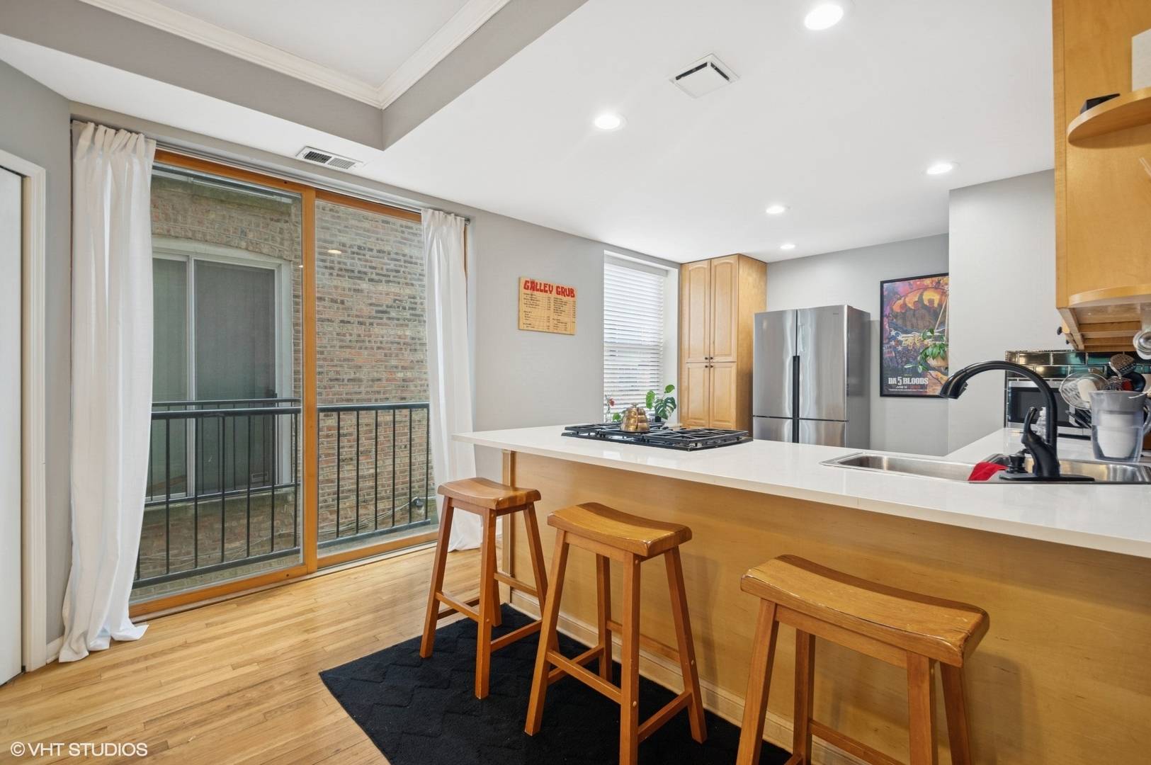 Chicago, IL 60626,1910 W Chase AVE #104