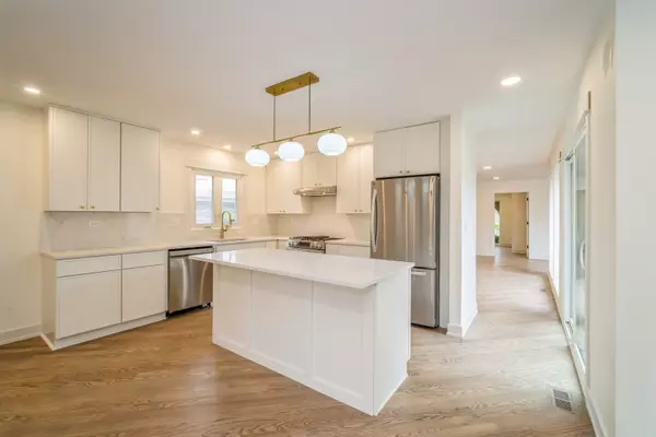 Northbrook, IL 60062,2240 Vista CT