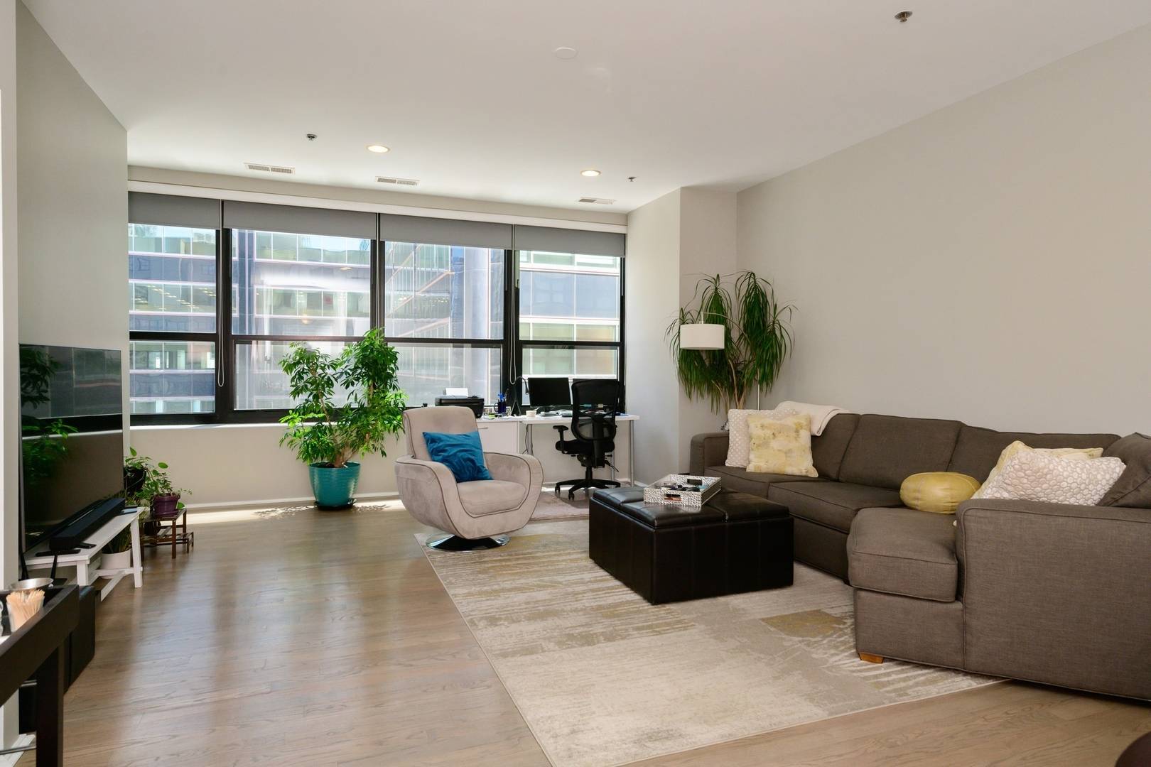 Chicago, IL 60606,130 S Canal ST #708