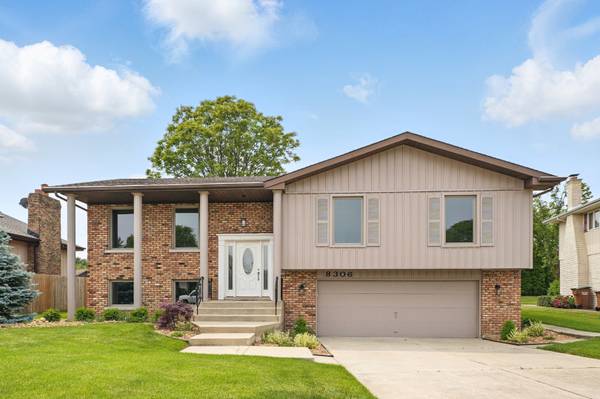 8306 Regency CT, Willow Springs, IL 60480