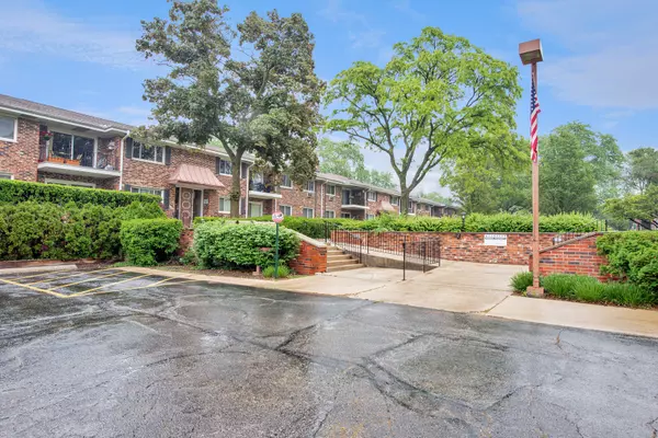 Glen Ellyn, IL 60137,43 N Main ST #12