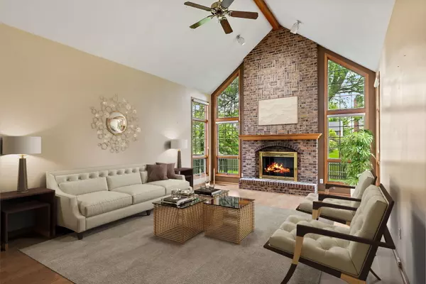 Sycamore, IL 60178,1352 Mary Wood