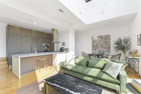 Chicago, IL 60622,1615 N Wolcott AVE #204