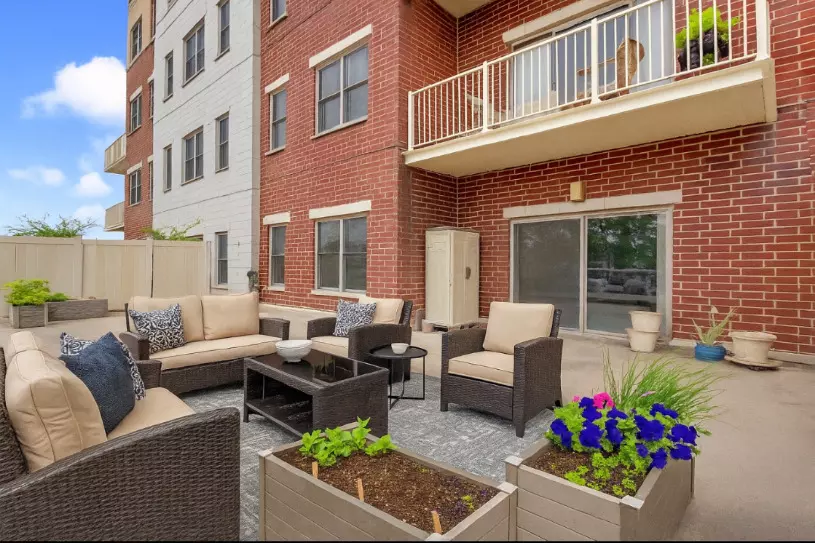 Downers Grove, IL 60515,965 Rogers ST #208