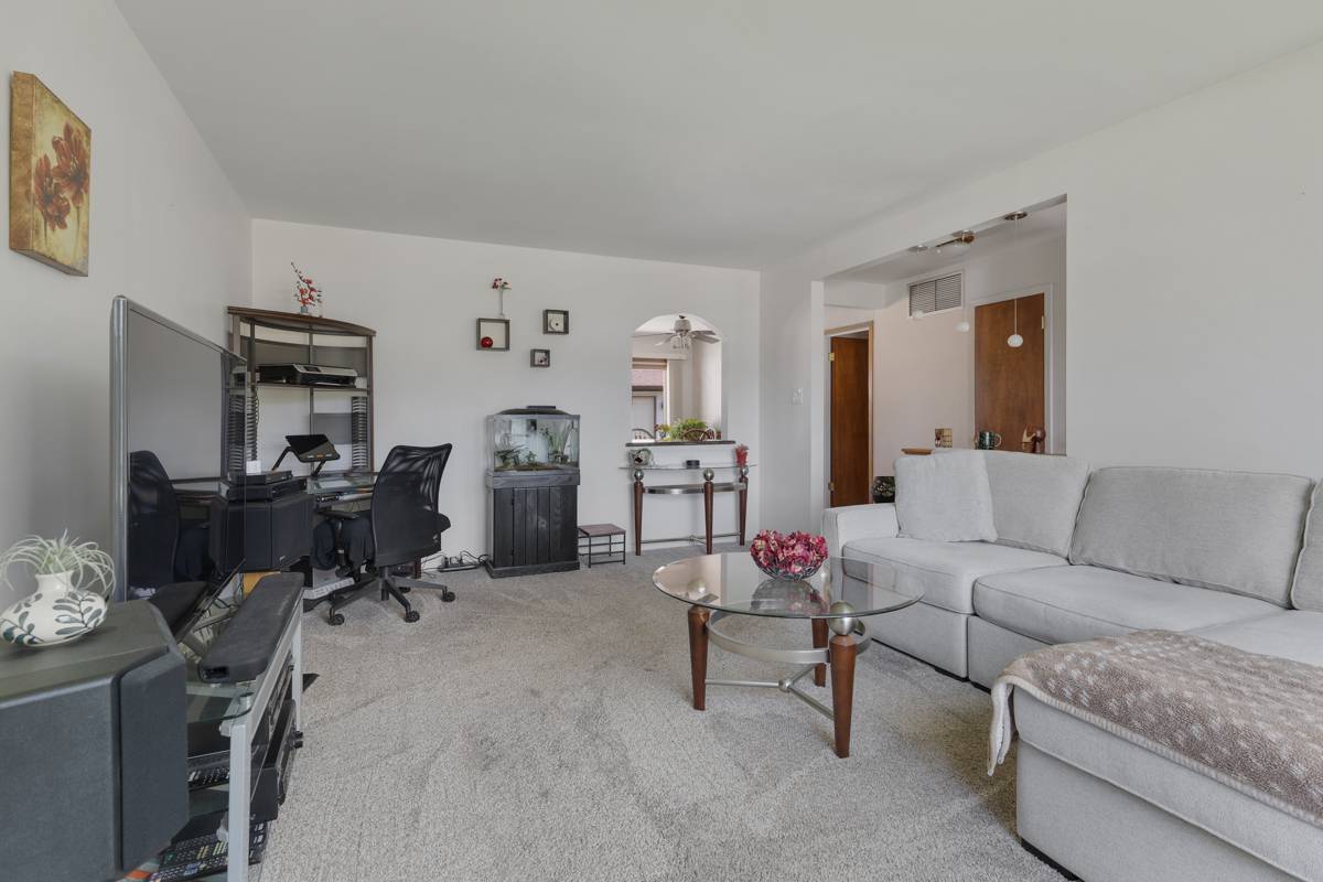 Elk Grove Village, IL 60007,298 Fern DR