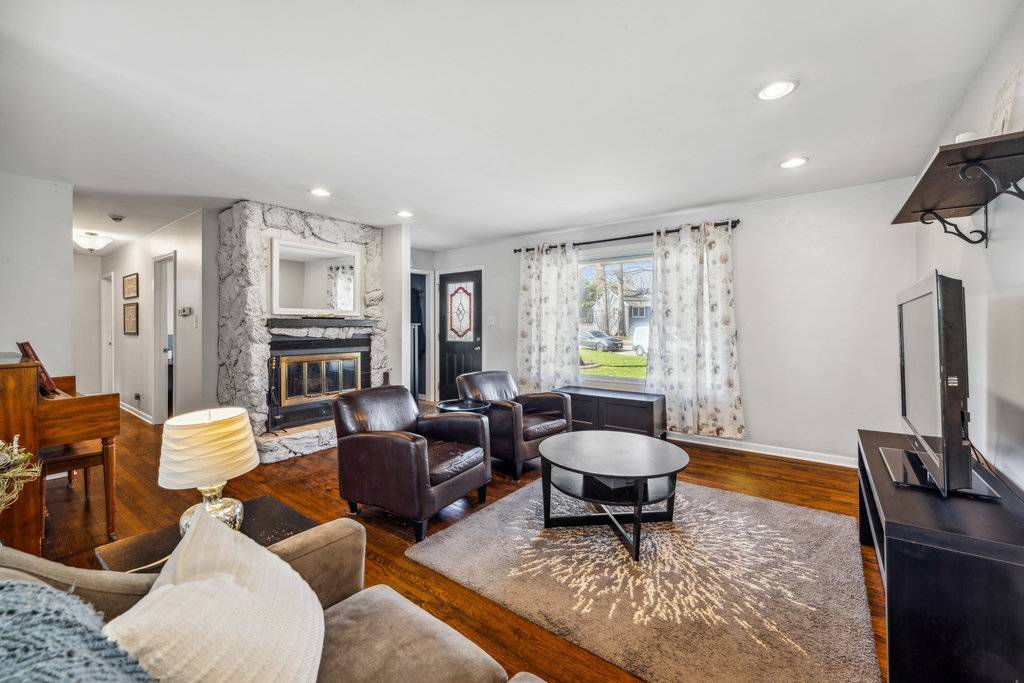 Wheaton, IL 60187,507 Birch DR