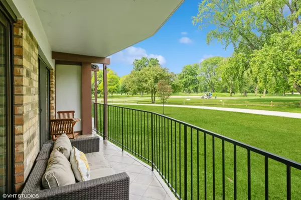 Mount Prospect, IL 60056,250 W Parliament PL #115