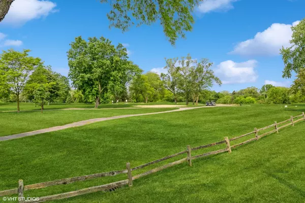 Mount Prospect, IL 60056,250 W Parliament PL #115