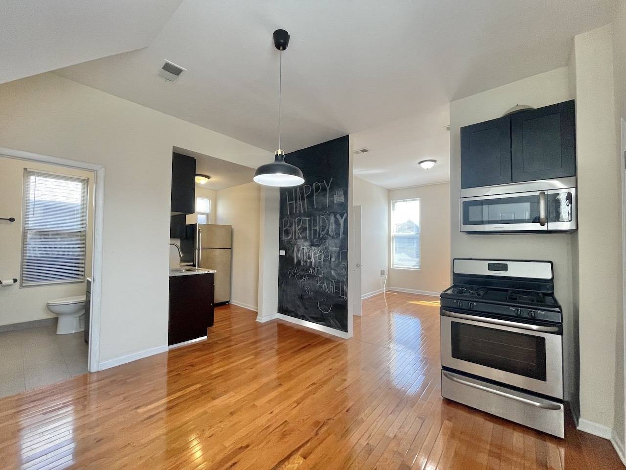 Chicago, IL 60608,1629 S Throop ST #3R