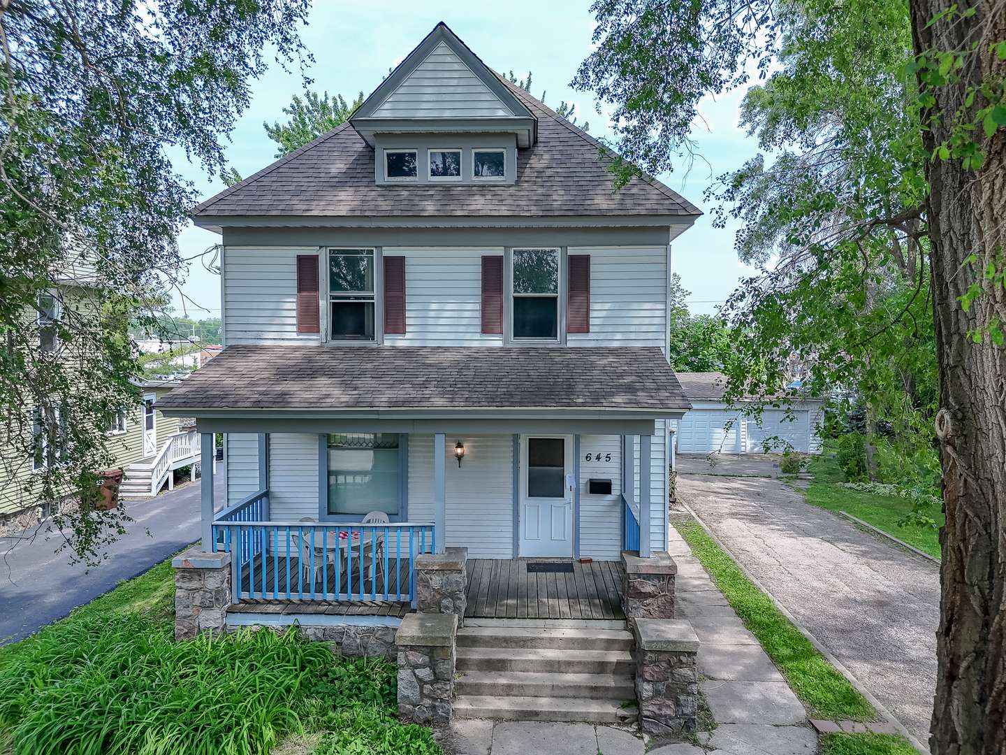 645 E Calhoun ST, Woodstock, IL 60098