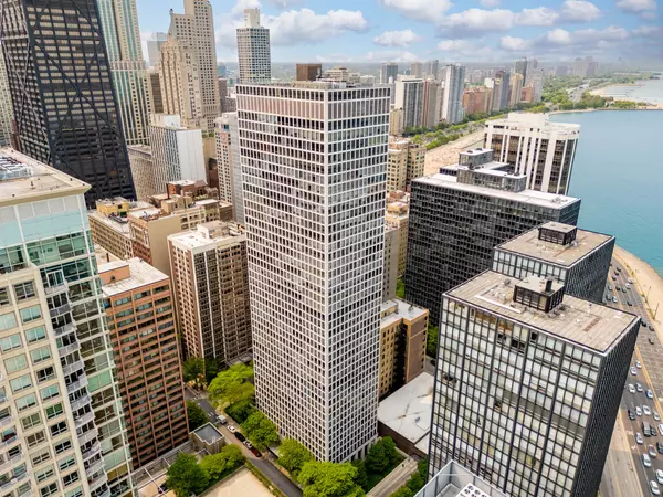 260 E Chestnut ST #3202, Chicago, IL 60611