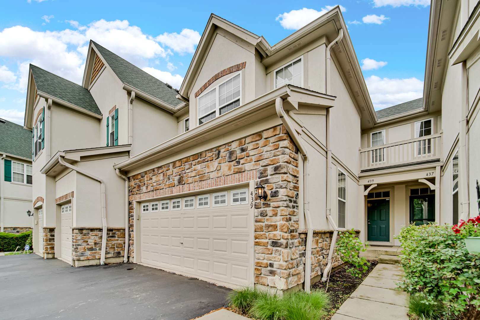 439 Bay Tree CIR, Vernon Hills, IL 60061