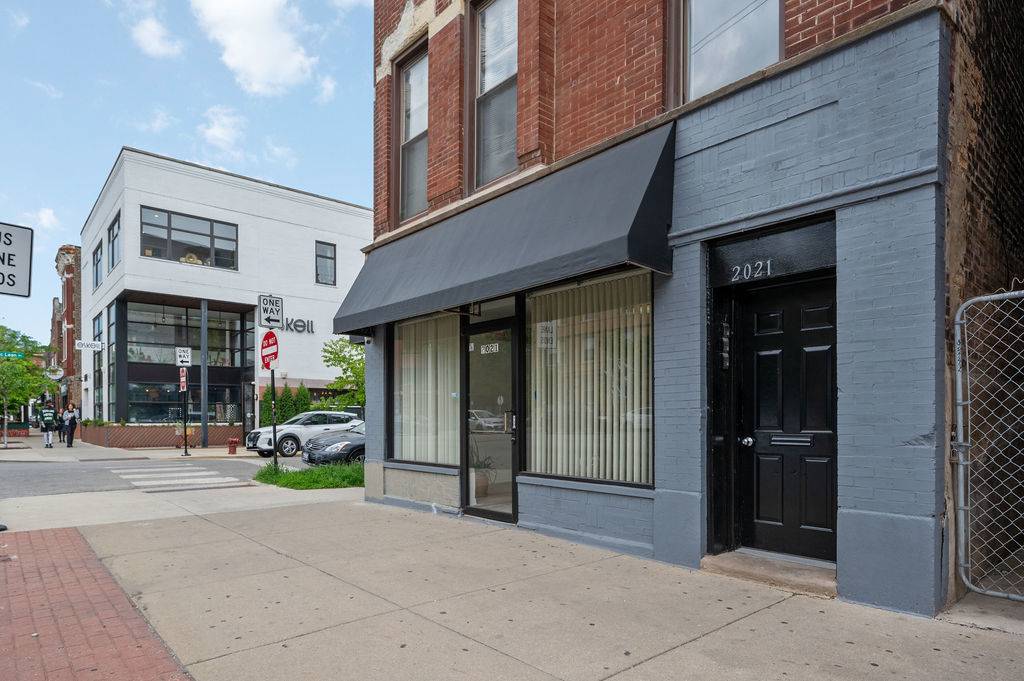Chicago, IL 60647,2021 N Western AVE #1