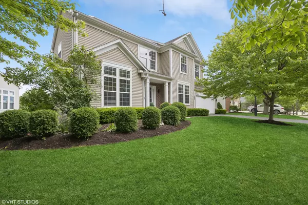 2758 Palm Springs LN, Aurora, IL 60502