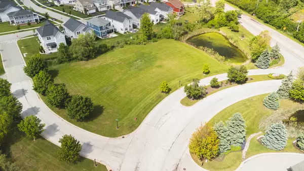 11 Executive DR, Hawthorn Woods, IL 60047