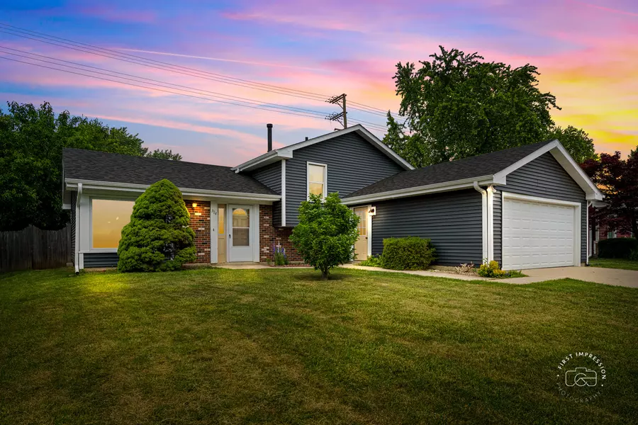 304 DEAN CIR, Bolingbrook, IL 60440