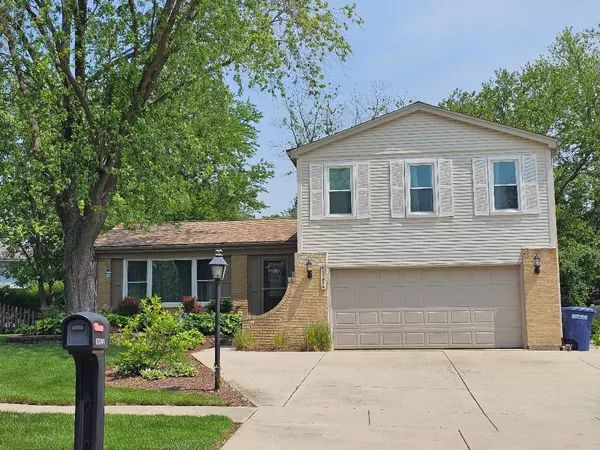 6S141 Park Meadow DR, Naperville, IL 60540